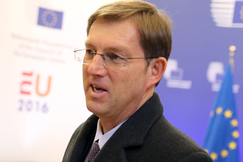 SLOVENAČKI PREMIJER CERAR: Slovenija neće uslovljavati pregovore Srbije sa EU