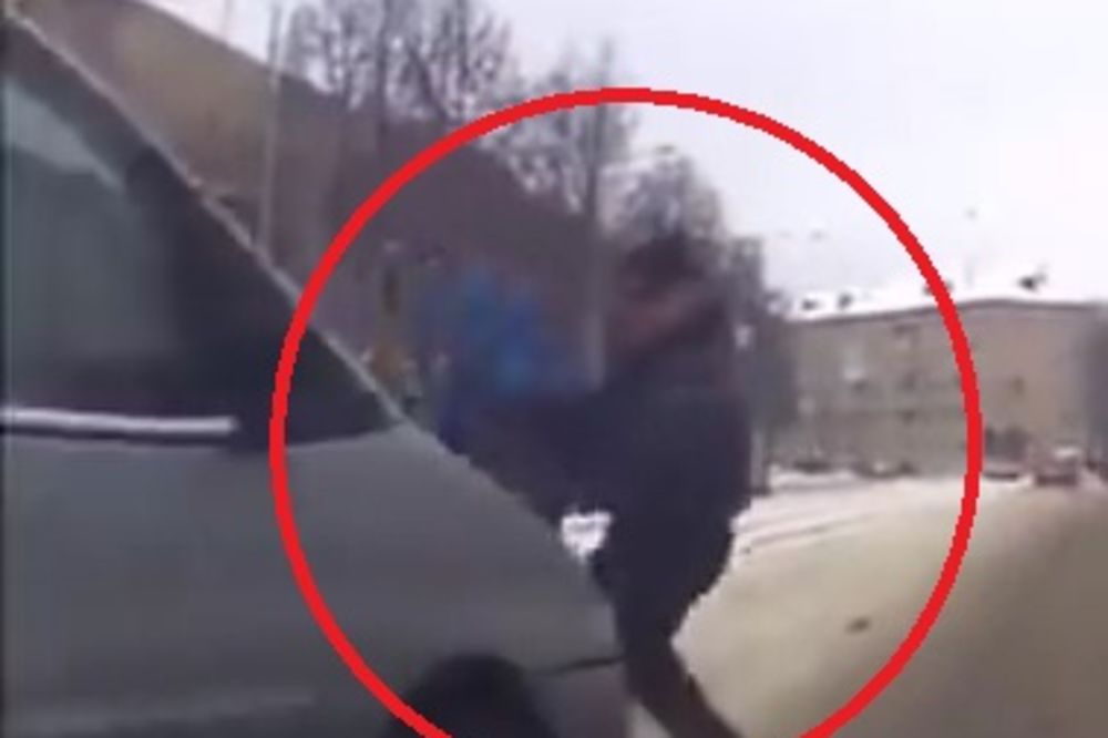 (VIDEO) HEROJSTVO BELORUSKOG POLICAJCA: Telom zaštitio dečaka i tako mu spasao život!
