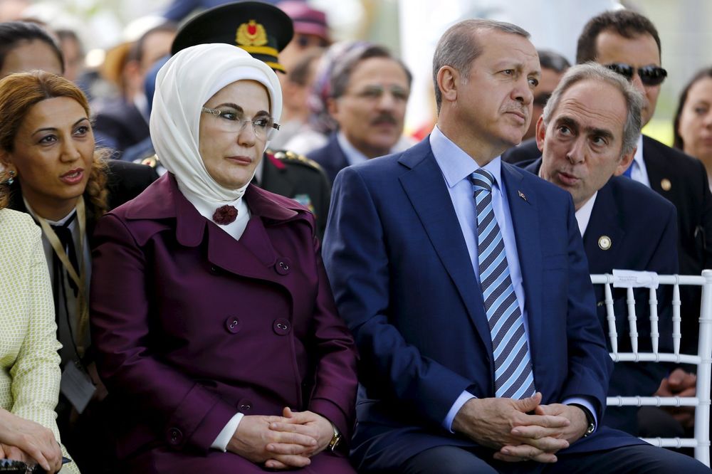 HTELA DA ISPADNE PAMETNA: Turski istoričari isprozivali Erdoganovu ženu zbog ove izjave!