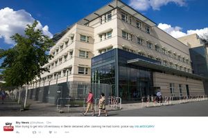 BOMBAŠ U BERLINU: Drao se da ima bombu i hteo da uđe u američku ambasadu