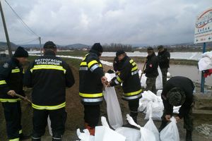 POPLAVE U SRBIJI: Žandarmerija u stalnoj pripravnosti u poplavljenim područjima