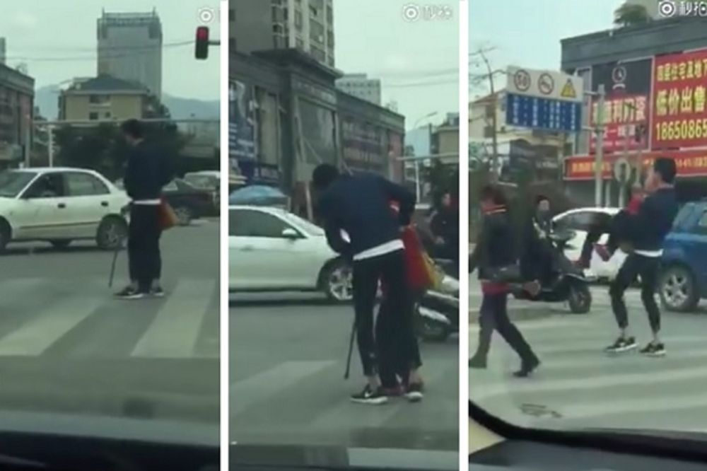 (VIDEO) OVO JE PRAVI DŽENTLMEN: Nemoćnu baku na rukama preneo preko ulice