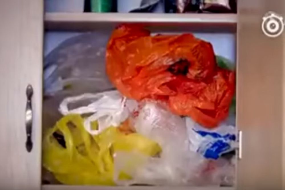 (VIDEO) GENIJALAN TRIK: Plastične kese vam više neće praviti nered, evo i kako