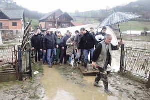 KLINČ: Vlast i opozicija u ratu zbog vanredne situacije