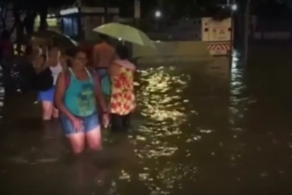 (VIDEO) ULICAMA BUKVALNO TEKU REKE: 4 poginulo u poplavama u Riju de Žaneiru