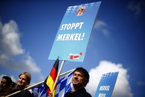 NEONACISTI DIŽU GLAVU: Alternativa za Nemačku - stranka za koju je Angela Merkel najveći izdajnik