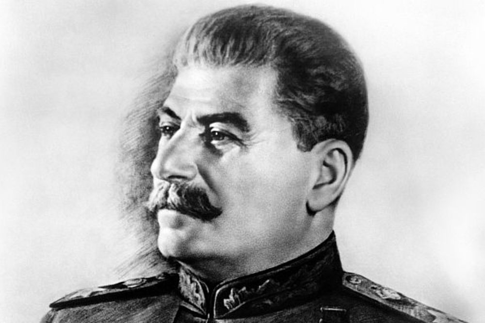 (FOTO) IVER PAO DALEKO OD KLADE: Nećete verovati kada vidite kako izgleda Staljinova unuka