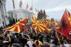 SUKOB VLASTI I OPOZICIJE: Zbog kontroverznog zakona miting i kontramiting u centru Skoplja