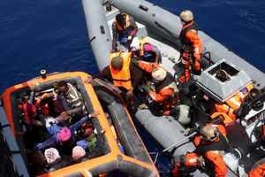DVOJICA MRTVIH: Italijanska obalska straža spasla 2.000 izbeglica