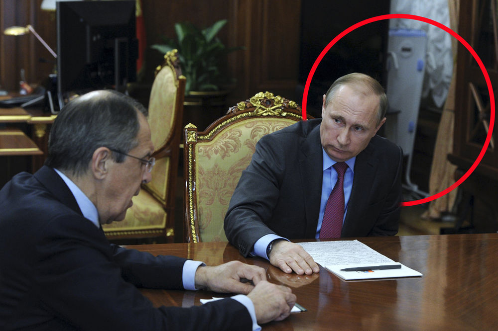 MISTERIJA IZ KREMLJA ŠOKIRALA SVET: Šta će Putinu daska za peglanje u kabinetu?