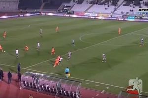 (VIDEO) TUMBASEVIĆ POCRVENEO: Evo kako je fudbaler Spartaka nasrnuo na igrača Partizana