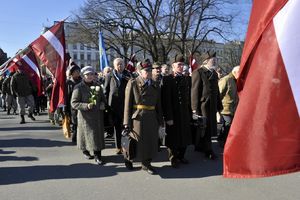 (VIDEO) PODIGLI SE LETONSKI NACISTI: Marširali u čast trupa koje su ubijale Jevreje i Ruse