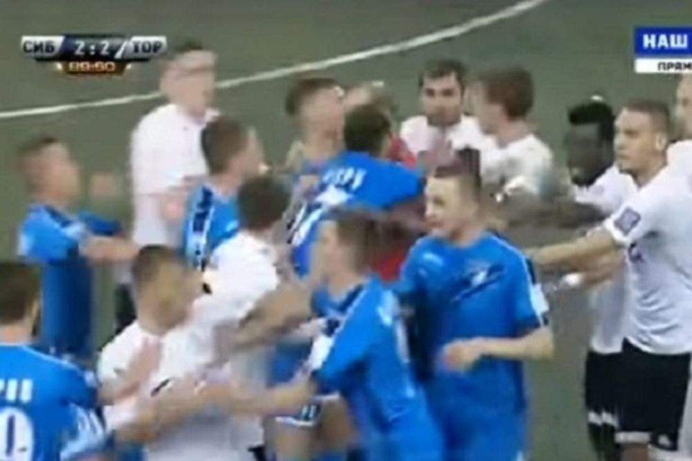 (VIDEO) MASOVNA TUČA IGRAČA U SIBIRU: Evo kako izgleda kada ruski fudbaleri polude