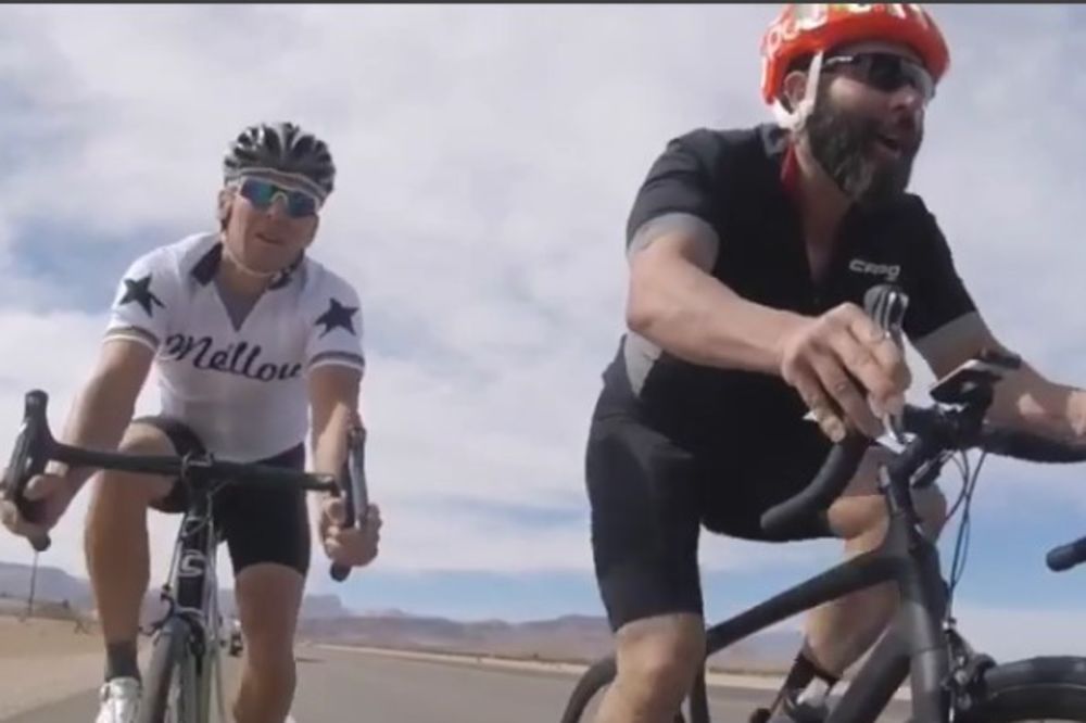 (VIDEO, FOTO) KAKAV PAR: Kralj Instagrama se zbog bizarne oklade udružio sa osramoćenim biciklistom