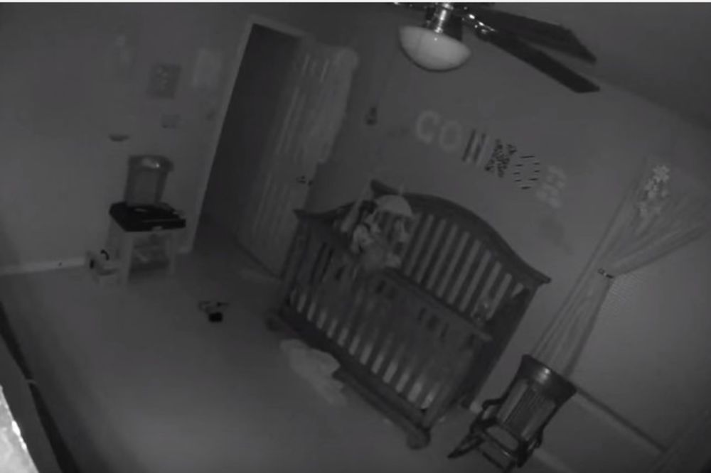 (VIDEO) Čuli su plač i vrisak iz dečje sobe, a kada su postavili kameru, usledio je šok!