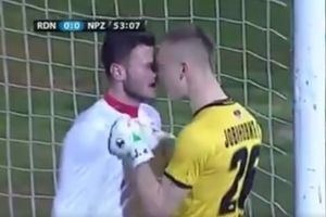 (VIDEO) UŽAS U NIŠU: Golman Radničkog hteo da premlati saigrača na sred utakmice!