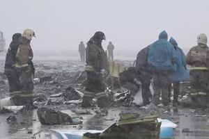 (UZNEMIRUJUĆI VIDEO) SPASIOCI PRETRAŽUJU TEREN: Prvi snimci sa mesta pada aviona u Rusiji!