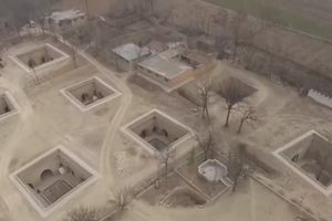 (VIDEO) ŽIVOT U PEĆINAMA: Dron snimio čitavo selo pod zemljom