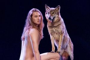(VIDEO, FOTO) Predstavnik Belorusije nastupa potpuno go sa vukovima na Evroviziji