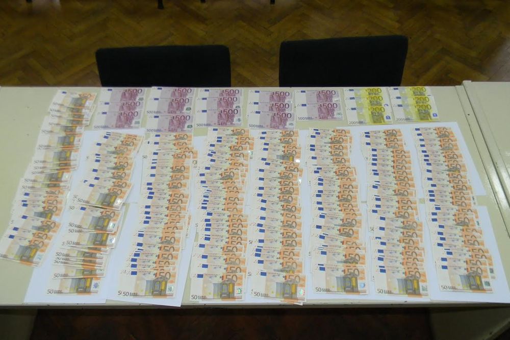PAO U SMEDREVU: Lozničanin uhvaćen sa više od 28.000 lažnih evra