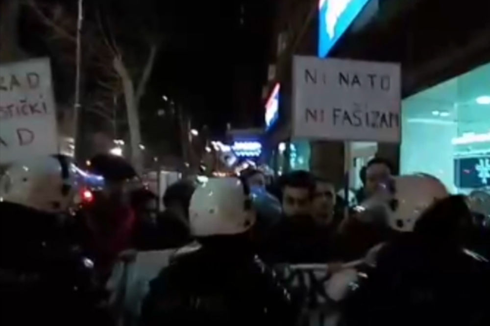 (VIDEO) INCIDENT NA PROTESTU: Desničari se koškali sa policajcima i vređali ih!