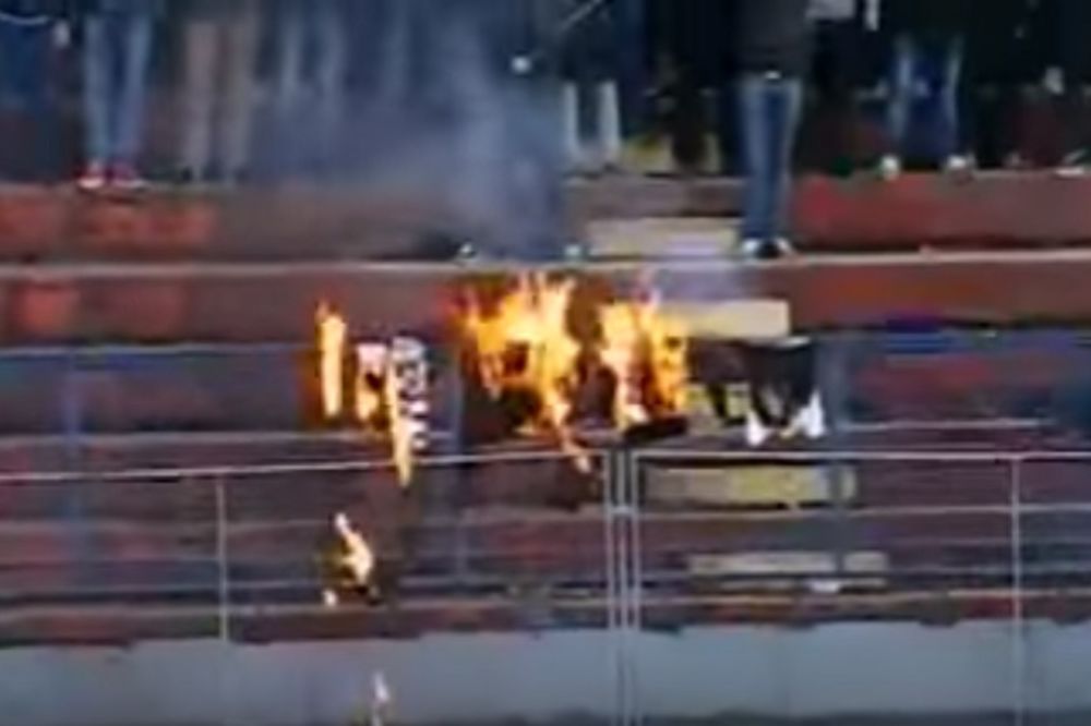 (VIDEO) LEŠINARI DOČEKALI PARTIZAN NA NOŽ: Evo kako su navijači Borca zapalili crno-bele šalove