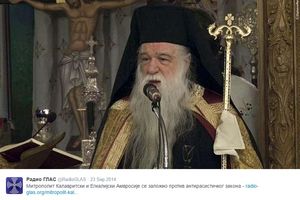 GRČKI MITROPOLIT ŠOKIRAO JAVNOST: Migranti skidaju ikone i pravoslavne krstove da bi se grejali