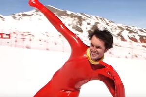 (VIDEO) LUDO I BRZO: Italijan oborio svetski rekord, na skijama jurio 255 km/h