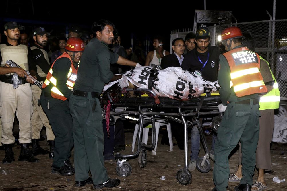 (FOTO) NAPAD NA USKRS: Najmanje 65 mrtvih u terorističkoj akciji u Pakistanu!