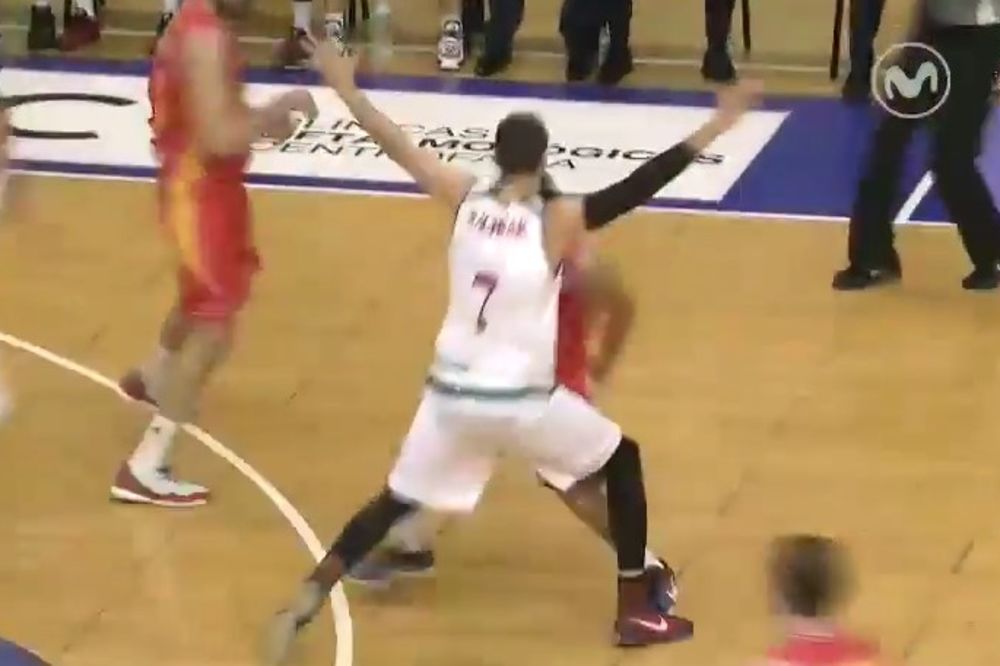 (VIDEO) BACIO SLOVENCA U NESVEST: Ovo je najbolji košarkaški potez u istoriji!
