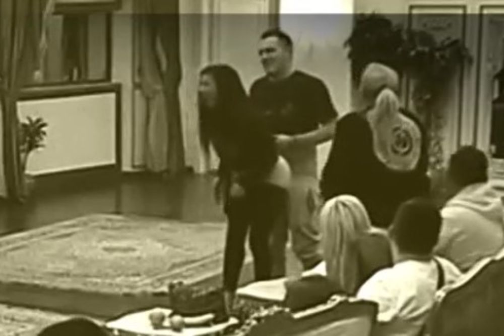 (VIDEO 18+) AKCIJA U PAROVIMA: Anamarija skinula gaćice, a Gastoz ju je uhvatio otpozadi