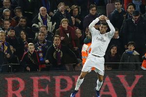 (FOTO) DAME ĆE ODLEPITI: Ronaldo u gaćicama slavio pobedu protiv Barse!