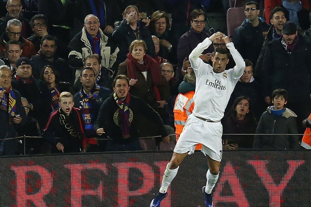 (FOTO) DAME ĆE ODLEPITI: Ronaldo u gaćicama slavio pobedu protiv Barse!