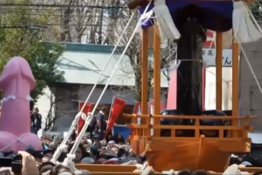 (VIDEO 18+) POČEO FESTIVAL PENISA U JAPANU: Svi se raduju, paradiraju i slave