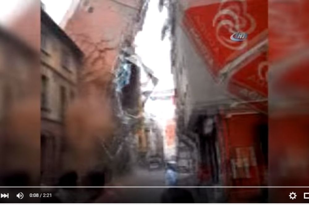 (VIDEO) JEDVA IZBEGLI SMRT: Petospratnica u Istanbulu srušila se u sekundi