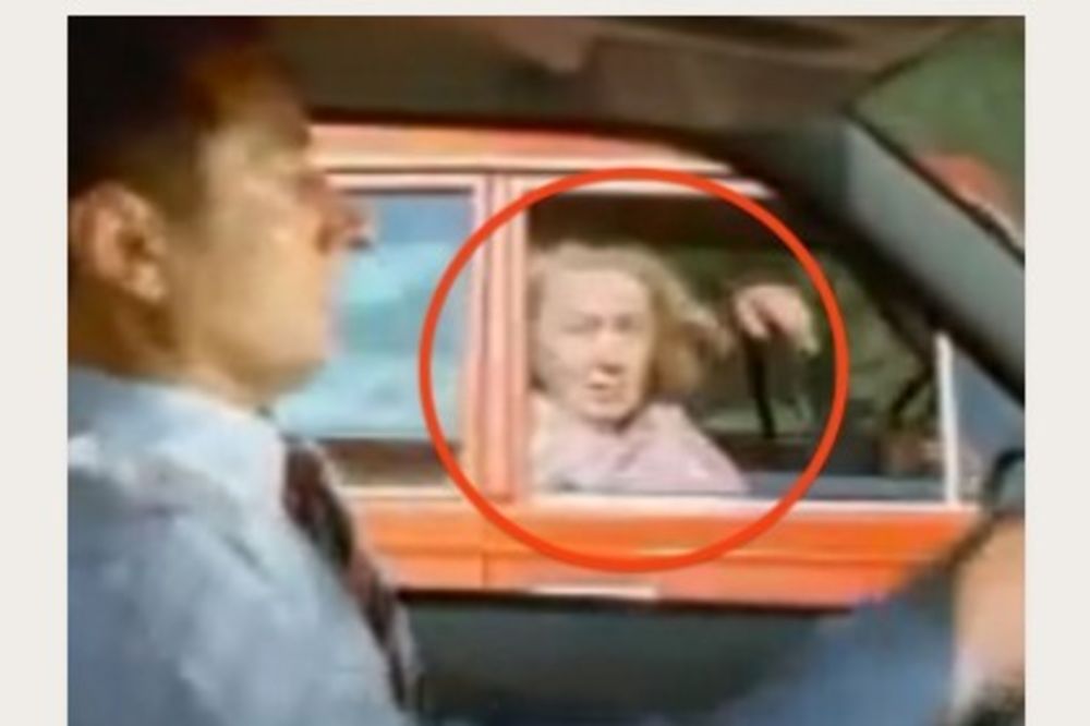 (VIDEO) DA LI STE SE SMEJALI DANAS? Ako niste onda pogledajte kako baka teroriše ovog vozača!