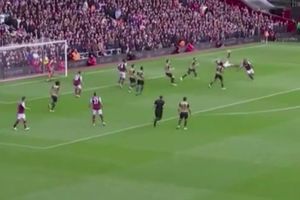 (VIDEO) A VREĐAJU MAŽIĆA: Englez poništio čist gol Vest Hema protiv Arsenala