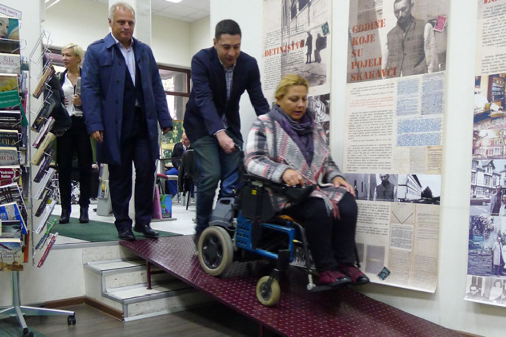 VESIĆ: Puštena u rad još jedna rampa za osobe sa invaliditetom