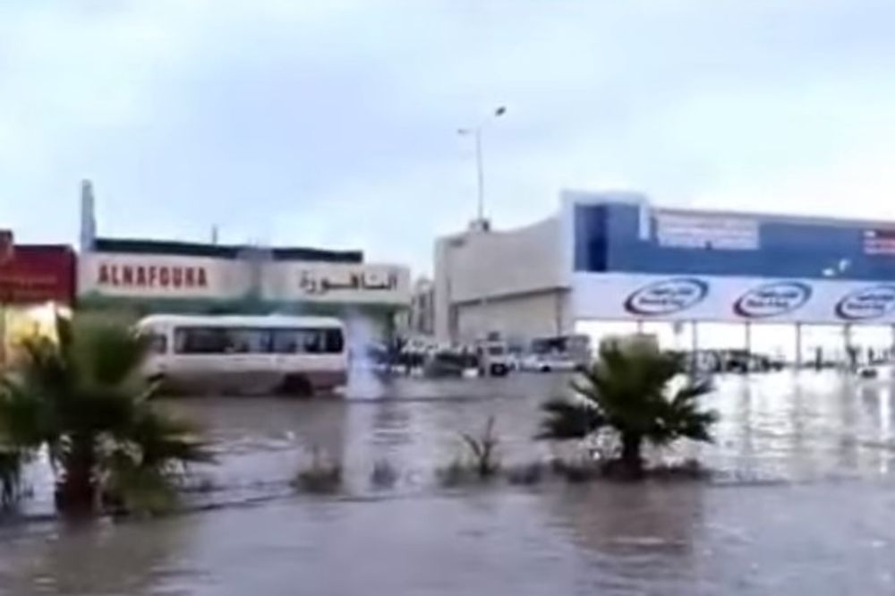 (VIDEO) POPLAVE U PUSTINJI: Kiša i grad potopili Rijad, škole zatvorene, haos u saobraćaju!