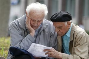 PROTESTNA ŠETNJA: Penzioneri traže da se smanji cena grejanja
