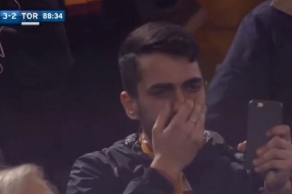 (VIDEO) PRINC RIMA ZAPALIO OLIMPIKO: Navijači Rome plakali od sreće zbog Totija