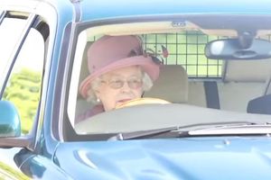 (FOTO I VIDEO) OVO NE ZNATE O ELIZABETI II: Vozi bez vozačke i može da raspusti vladu Australije