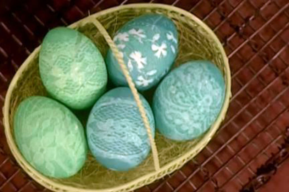 (VIDEO) Pripreme za Uskrs: Obojite jaja uz pomoć čipke
