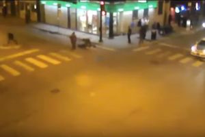 (VIDEO) HOROR U ČIKAGU: Pljačkali mladića koji je mrtav ležao na ulici, niko nije stao da pomogne
