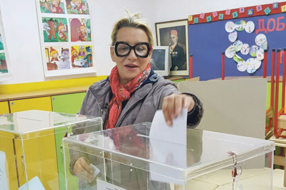 (FOTO) ISKORISTILI GRAĐANSKO PRAVO: Poznati izašli na izbore, evo kako su glasali