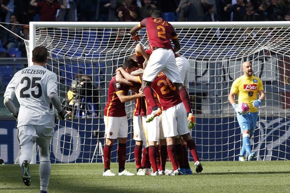 (VIDEO) ŽESTOKA BORBA ZA DRUGO MESTO: Roma pobedila Napoli i overila titulu Juventusu