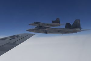 PENTAGON GOMILA ORUŽJE PREMA RUSIJI: SAD poslale dva F-22 u NATO bazu u Rumuniji