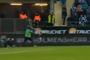 (VIDEO) PREKINUT ŠVEDSKI DERBI: Fudbaler Malmea gađao navijače korner zastavicom