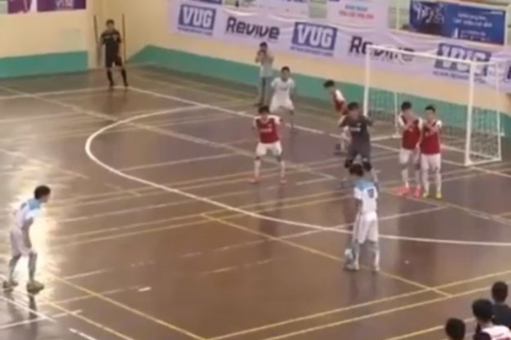 (VIDEO) GLEDAĆETE NEKOLIKO PUTA: Neverovatan gol futsalera iz Vijetnama