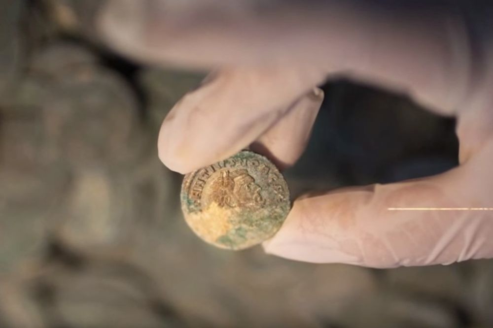 KOPALI KANALIZACIJU PA PRONAŠLI BLAGO: Slučajno otkriveno 600 kg novca iz doba Rimljana